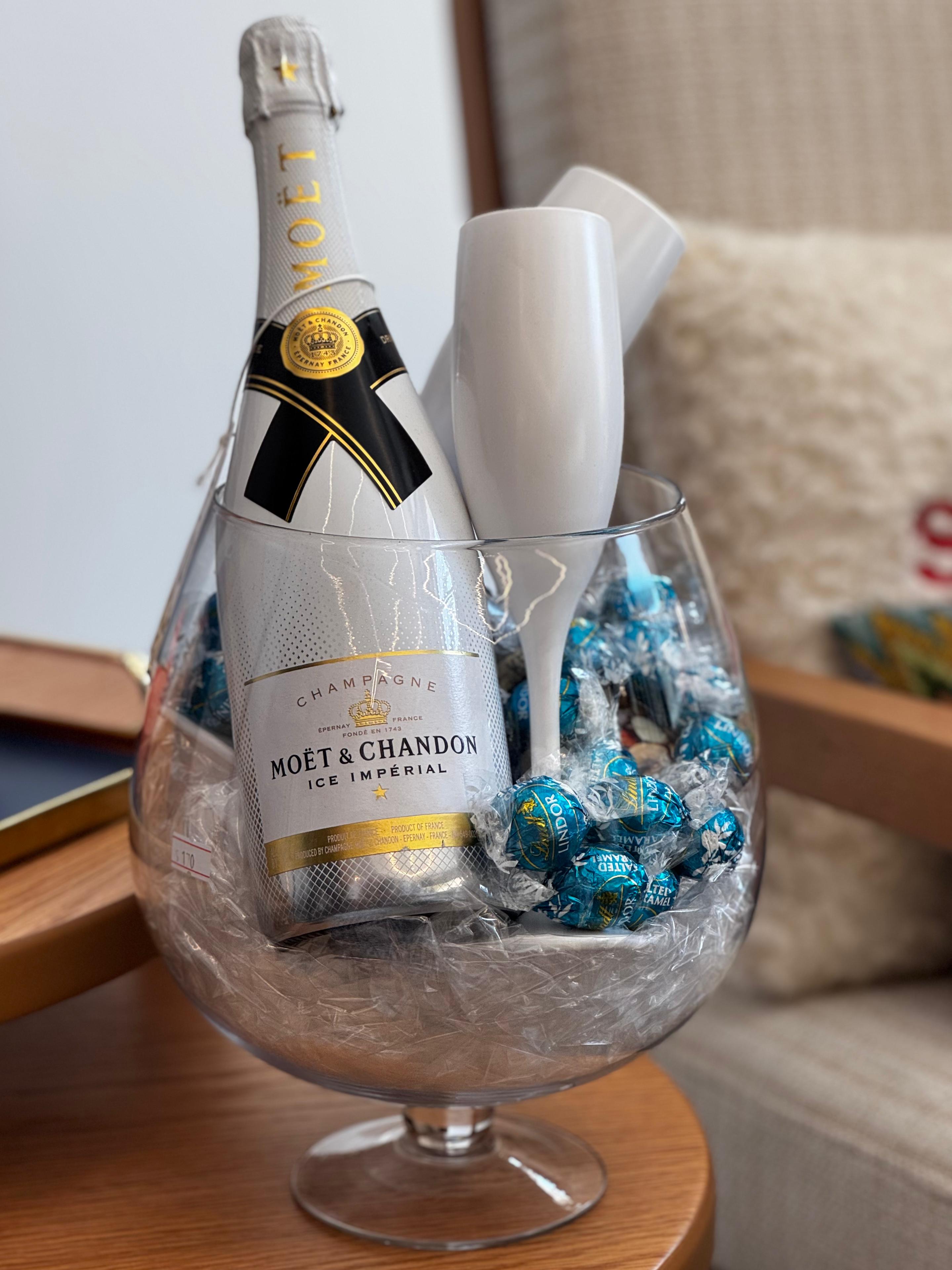 Moet & Chandon Vase - Premium Liquors & Cigars